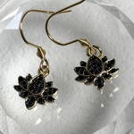 【限定販売】Lotus Pave Black ロータスパヴェ　ブラック　イヤーアクセサリー+ネックレス　セット　期間限定　数量限定　小さめ　ジルコニア　一粒