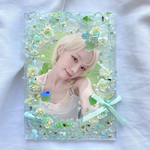 グリーンロース🌷トレカケース　硬質トレカケース　KPOP  推し活　アニメキャラ　アイドル写真入れ　痛バッグ　デコ　砕石風アクリルトレカケース　ハンドメイド