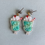 クリームソーダのゆらゆらピアス　ビーズ刺繍　オートクチュール刺繍　手刺繍　日本