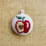 【りんご】クロスステッチ刺繍アクセサリー　受注販売