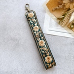 【インド刺繍リボン】ハンドストラップ　スマホショルダー