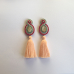 ビーズ刺繍タッセルピアス