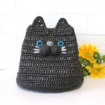 ブラックのカラーテープを手編みした　かわいい黒猫ちゃんの巾着型ショルダーバッグ　／　かごバッグ