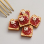くまといちごジャムトースト