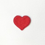 ❤️刺繍ワッペン★赤いミニハート❤️１枚　／ハンドメイド　素材　アップリケ