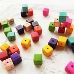 積み木かな？いいえビーズです。　かわいい遊べるビーズ　30個