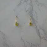 ペリドット　オーバルピアス／６×４ミリ／小粒／小さめ／シンプルピアス／10月誕生石／サージカルステンレス／つけっぱなしOK