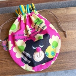 くまるんまるきんちゃく　巾着袋　丸巾着　花柄　くま　カラフル　ポップ　小物入れ　ピンク