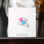 医療系ピンバッジ・カプセル薬［オレンジ×ピンク］
