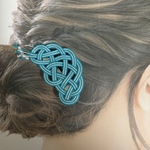 松結びのヘアクリップ　髪飾り　水引アクセサリー　ターコイズブルー×ホワイト