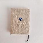 リネンの刺繍ブックカバー✩.*˚つばめの旅(文庫サイズ15×10cm)