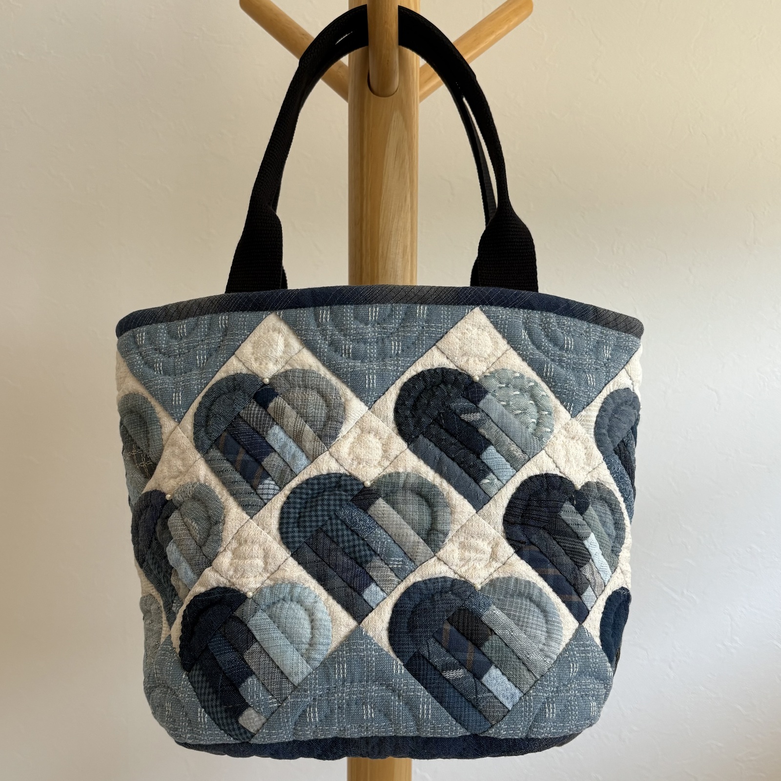 ハウスのバッグ　ハンドメイド　パッチワーク ハウスのパッチワークキルトバッグ トートバッグ lilla＊ 通販