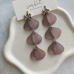 silverつぶつぶ×smokyペタル∵ピアス イヤリング ロングピアス モードピアス シルバーピアス 個性的 フラワー アレルギー対応