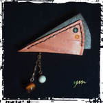 熟成？革チーズのブローチ