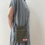 【ポシェットさん】携帯がゆったりはいる♪もう1つのポケット♡カーキ色