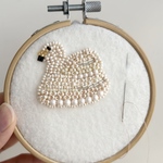 【お客さま専用ページ】白鳥のビーズ刺繍ブローチ
