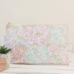 🏵️新作🏵️リバティ 生地使用✨️送料無料【ポーチ】⑰ リバティ パッチワーク リバティプリント コスメポーチ 花柄 化粧ポーチ カワード プレゼント　ピンク　小物入れ　可愛い　おし