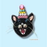 黒猫さんのパーティーのビーズ刺繍ブローチ