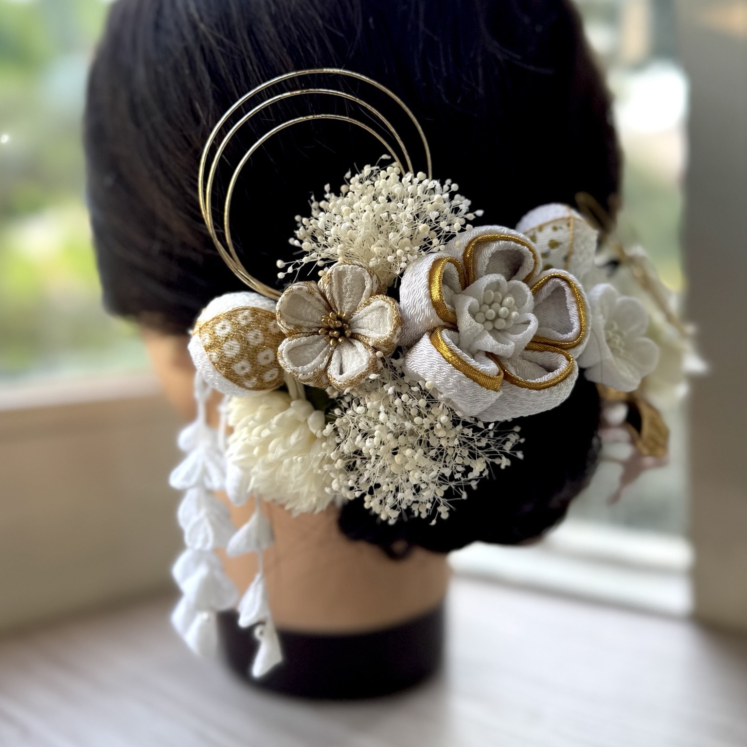 成人式　つまみ細工　髪飾り 結婚式　ホワイト　白無垢　神前式和婚和装　前撮り 成人式　振袖　卒業式 753七五三 ヘア飾り 6,800円