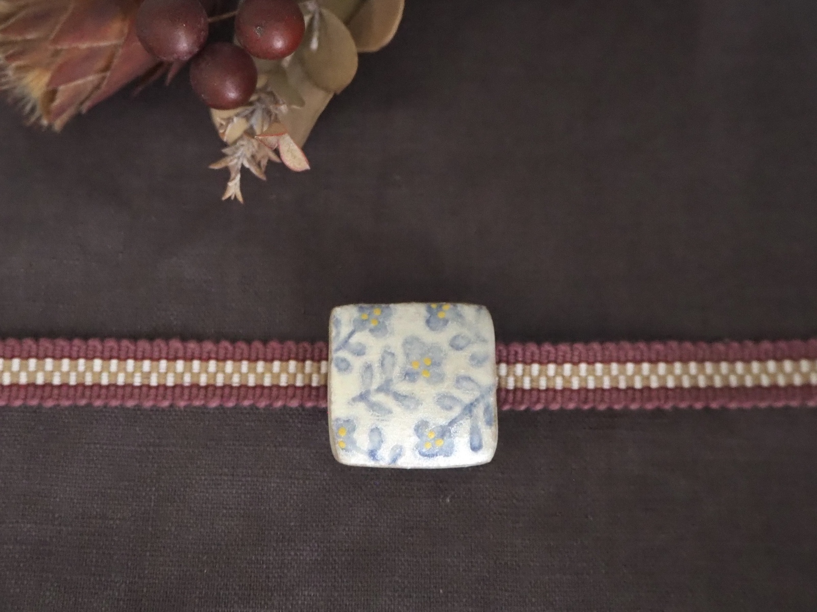 陶器の帯留め　『朝涼』