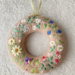【再版×2】フェルトと刺繍のリース　ベージュ