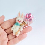 モール人形・うさぎとペロペロキャンディー