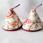 鍋つかみ／三角鍋つかみ／刺繍／ペイズリー柄／オフホワイト／花柄