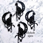 G87/2個/ブラック真鍮のキャットムーン透かしチャーム　猫ちゃんと月