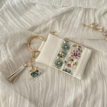 インド刺繍リボンのフェイクレザーミニポーチ　丸カラビナ、タッセルチャーム付