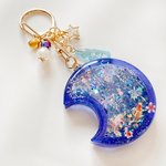 シャカシャカキーホルダー　夜の海と花火と金魚シェイカー　三日月