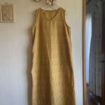 スカラップ刺繍地のノースリーブワンピース