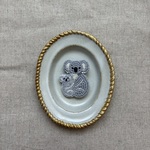 《animaux・ビーズ刺繍》コアラの抱っこブローチ《受注生産》