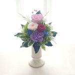 小ぶりでスマートなタイプの仏花(白花器)