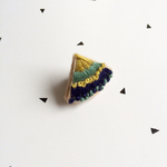 三角秋色刺繍ピアス