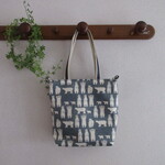（ビニコ）シロクマさん柄のマチありで便利なファスナー付きトートバッグ（S)