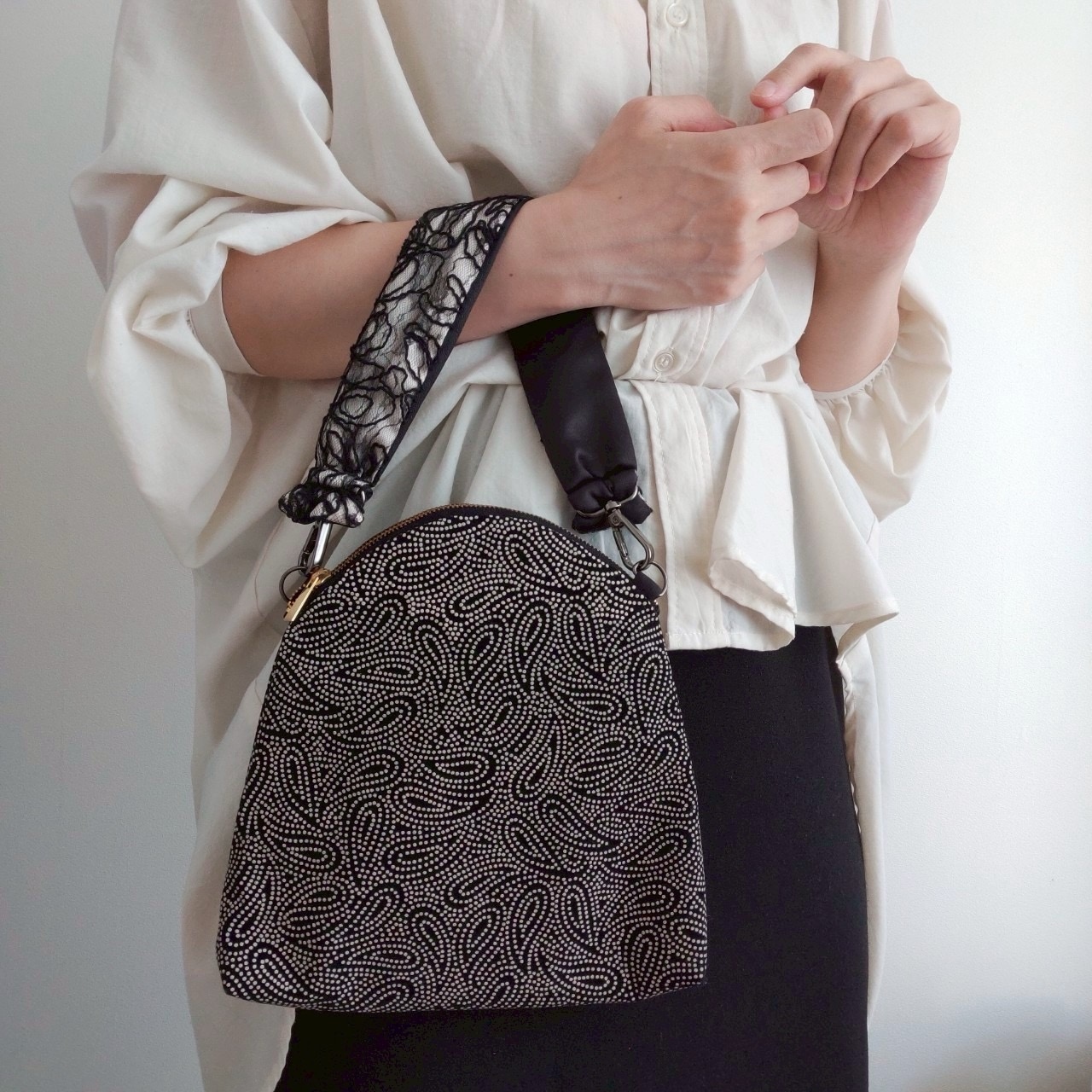 MOILU 粒　ブラック　ミニバッグ　ワンハンドルバッグ　和柄　オケージョン　結婚式　プレゼント　minibag インド刺繍