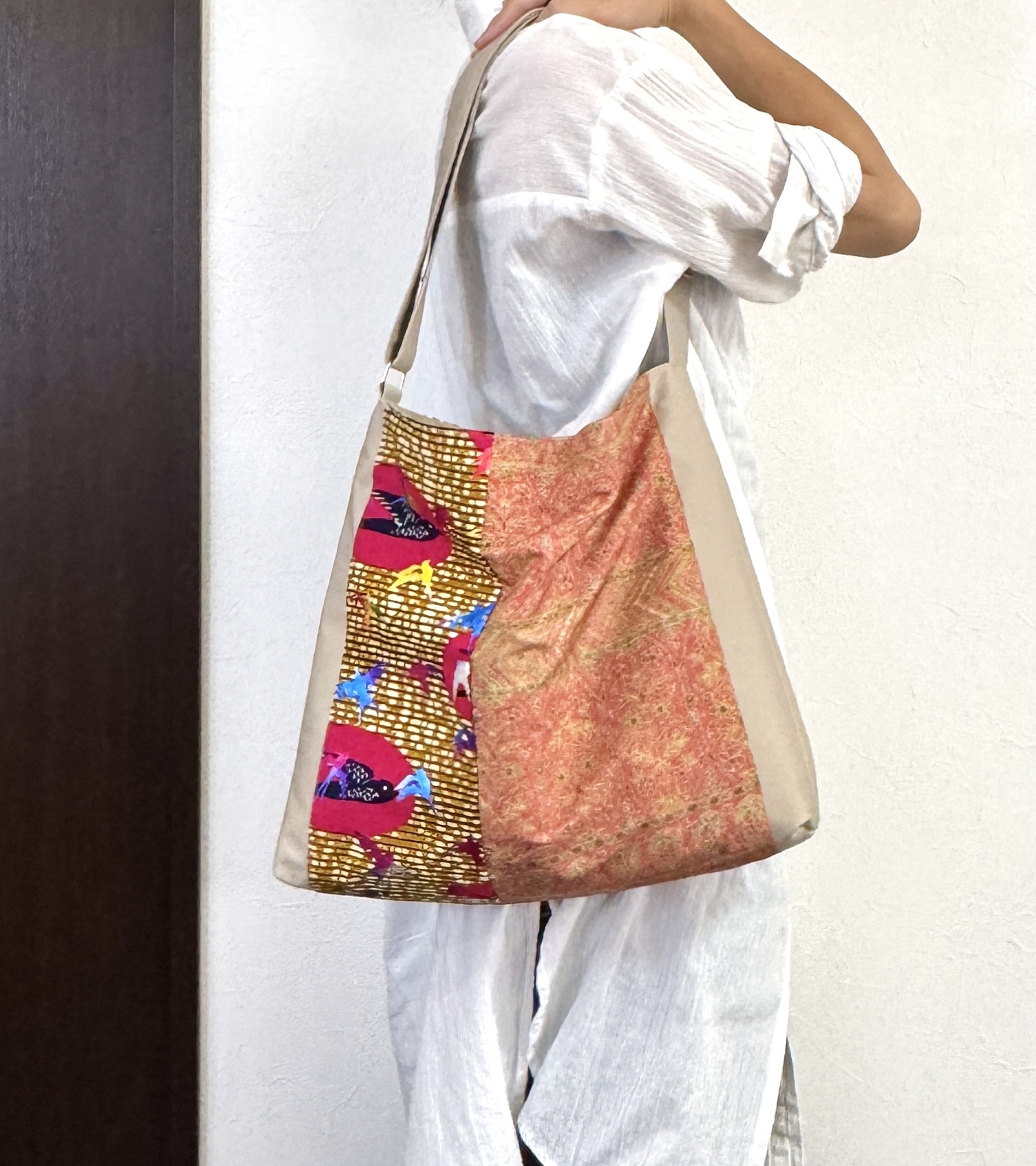 【一点物】着物×デニムリメイク　サイドポケット付きトートバッグバッグ　和柄 一点物】着物×デニムリメイクサイドポケット付きトートバッグ