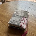 刺繍布パッチワーク文庫本カバー　レッドスピン