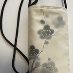 ８３１８　花柄の着物で作ったスマホショルダー