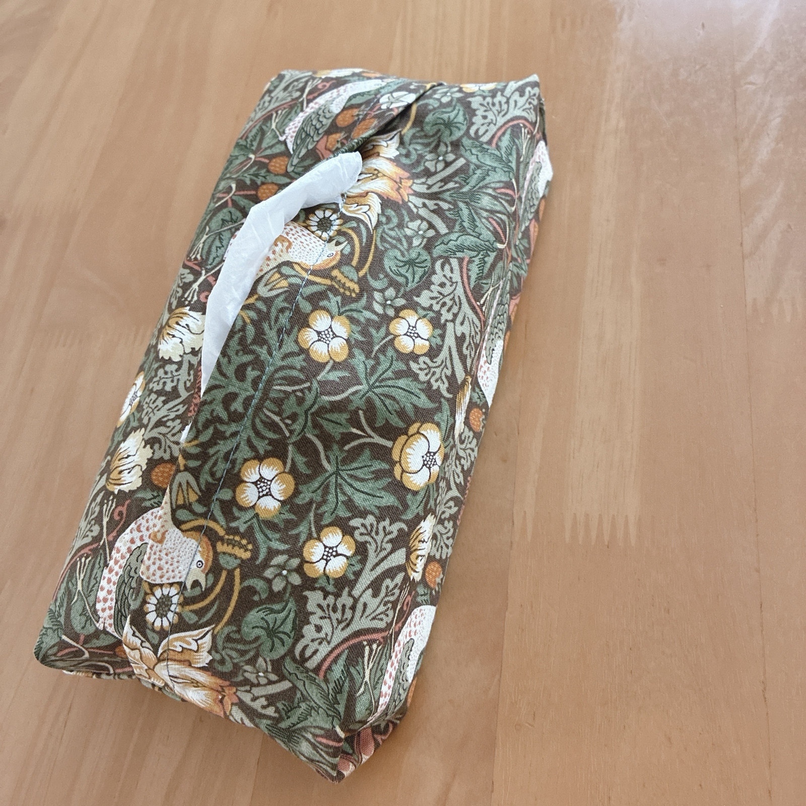 モリスの人気柄「いちご泥棒」ブラウン×緑×オレンジ使用／箱なし