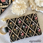 🥀《new》インド刺繍　インド刺繍ポーチ　インド刺繍リボン　刺繍ポーチ　花柄刺繍ポーチ　コスメポーチ　ギフト　フェイクレザー　ブラック　パールチャーム付き