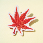 真っ赤なもみじの手刺繍ブローチ
