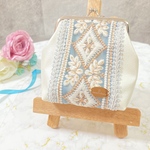 【✨人気No.1✨爽やかブルーのがま口ポーチ、ホワイト×ブルー、インド刺繍リボン】