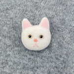 ふわふわ白猫さんブローチ