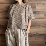【秋まで使える綿レース◎】エアリーなクロップド丈⭐︎ギャザーの入ったTシャツブラウス/モカフラワー