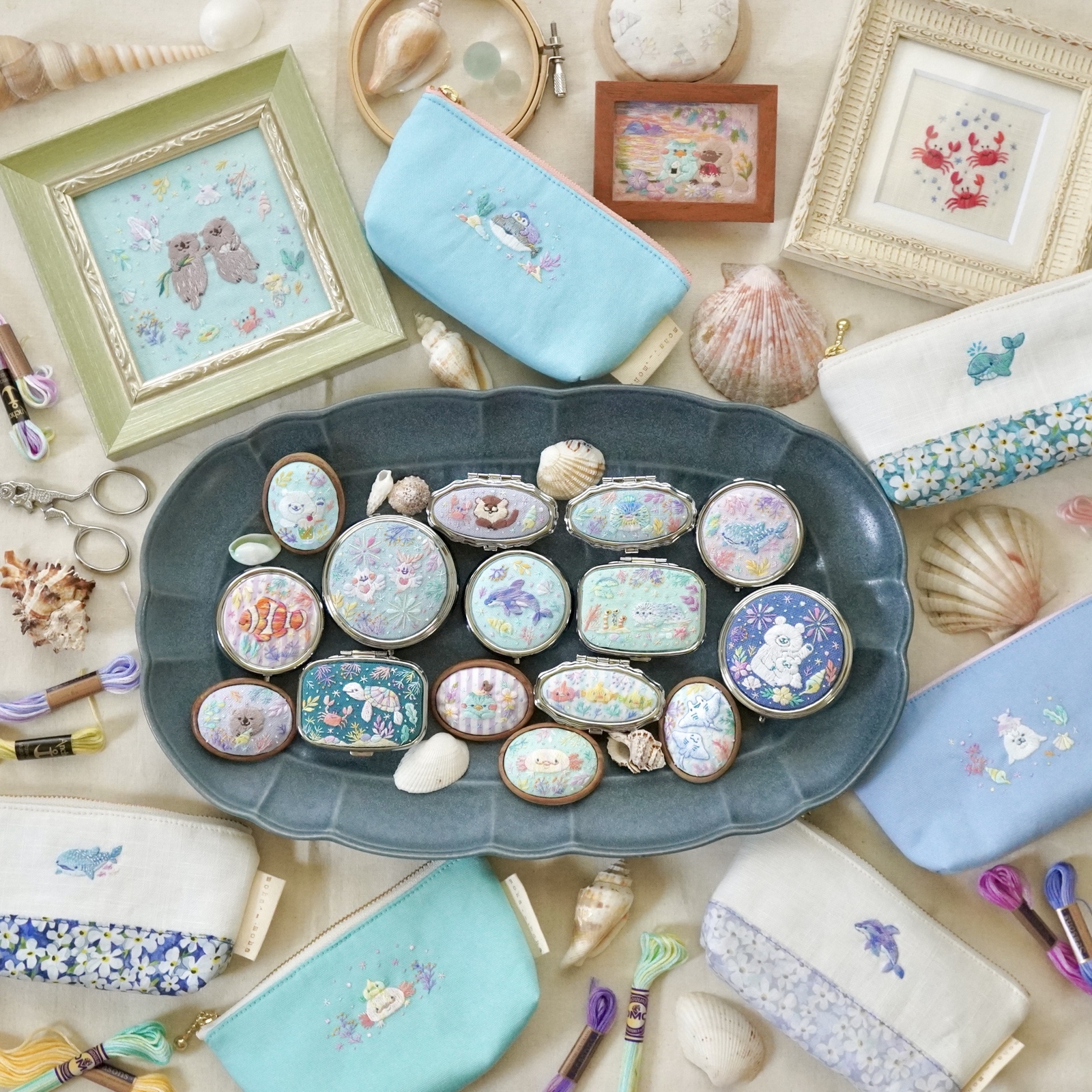 3匹のカニ刺繍 額作品 - いきもの刺繍家 moha._.moha | minne byGMO