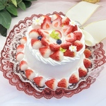 白くて可愛い🍓いちごケーキの赤いミニハット