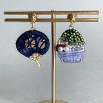 うちわとかき氷のゆらゆらピアス　ビーズ刺繍　オートクチュール刺繍　手刺繍　日本