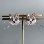 毛長猫さんハチワレタイプ ピアス　ビーズ刺繍