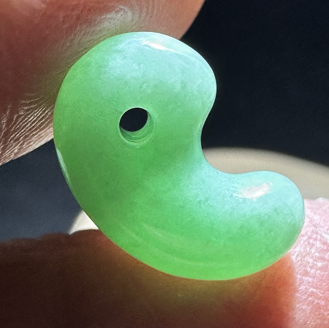 岡山県　大佐山ヒスイ　一部青　蓮華石　237g 最高品質ヒスイ輝石(Jadeite) 鳥取八頭郡若桜町角谷 産 ｜石の